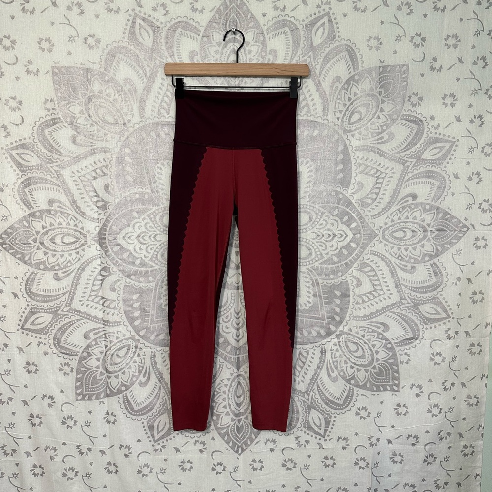 New $48 Aerie by American Eagle Scallop Design Two Tone Leggings Burgundy Red M